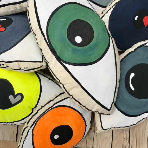 MIA CUSHION COULORED EYES 300-11